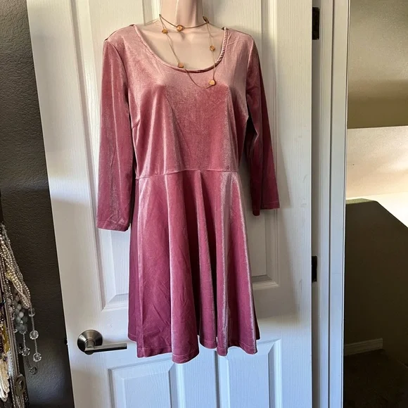 green emerald velvet dress Ava Presley 38332 Size 2 Pink Long Sleeve Velvet Sequin Shimmer A Line Ballgown Prom Dress Pageant Gown main image 0